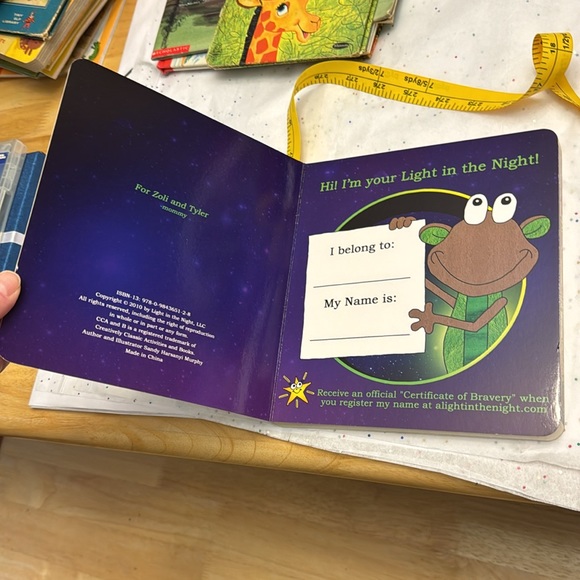 🍀2/10.00🍀 A Light on the Night board book, like new - Picture 4 of 7